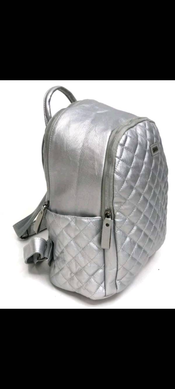Mochila plateada deals