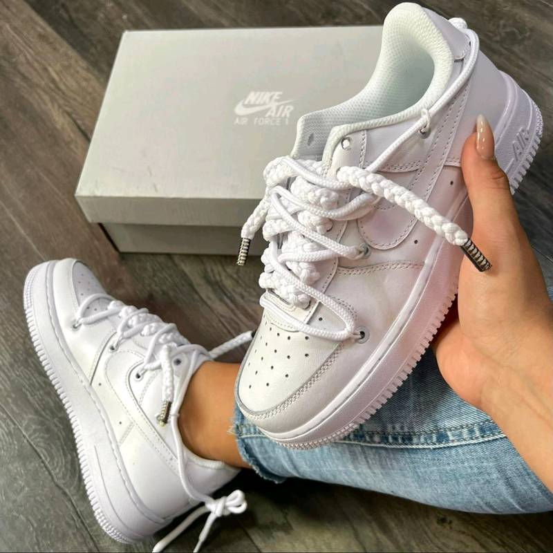 Tenis con sales doble agujeta