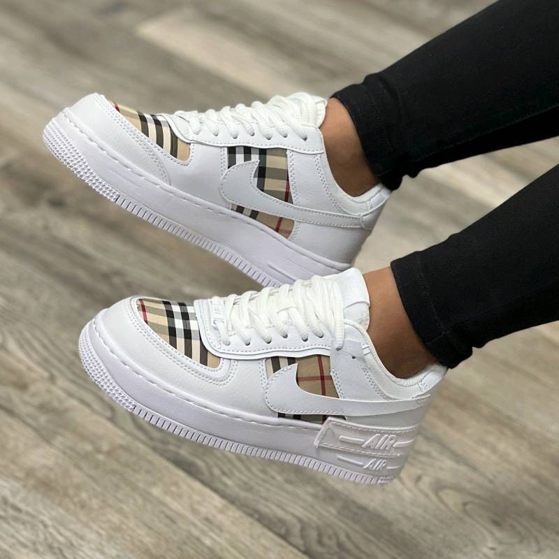 Burberry valencia tiendas nike top