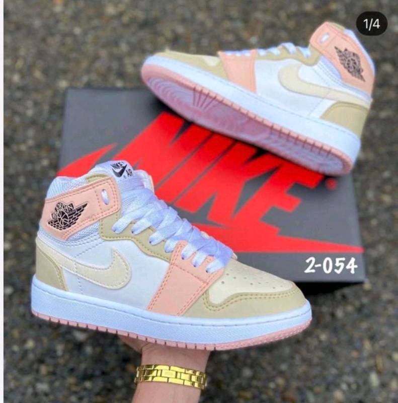 Retro 1 dama 2025