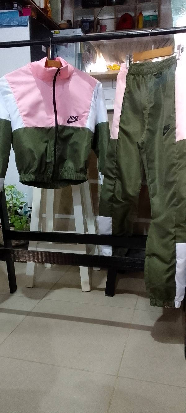 Conjunto rompeviento on sale mujer