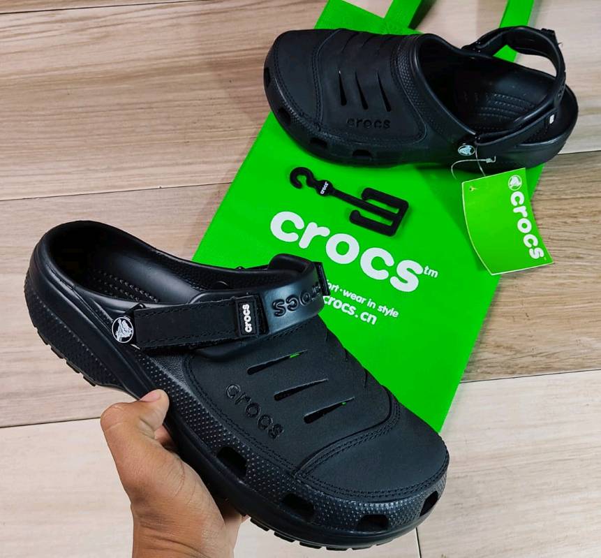Crocs hotsell de piel