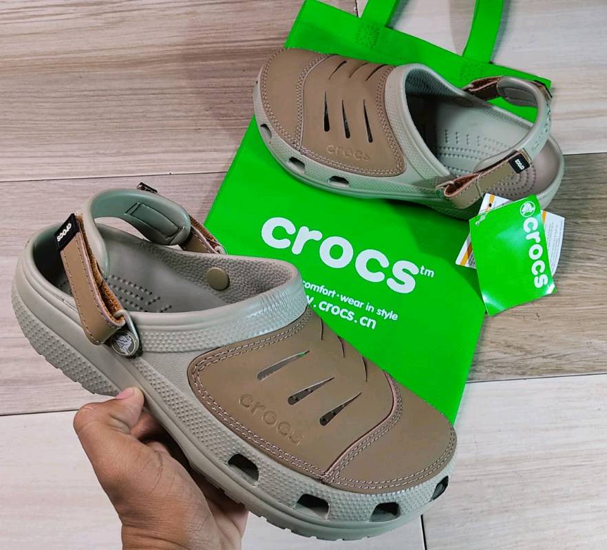 Crocs hotsell de piel