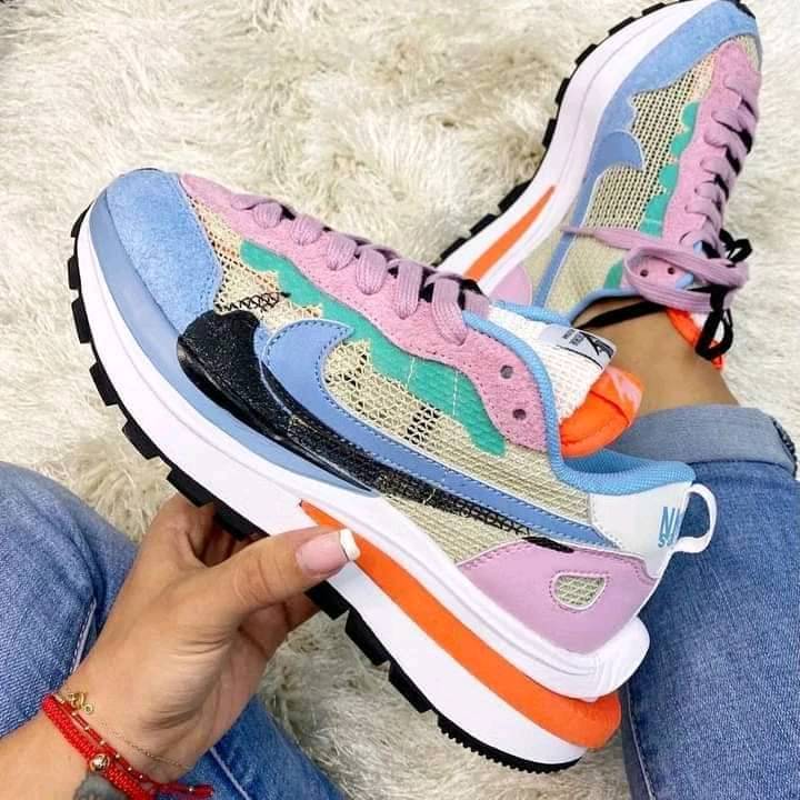 Nike sacai hotsell mujer
