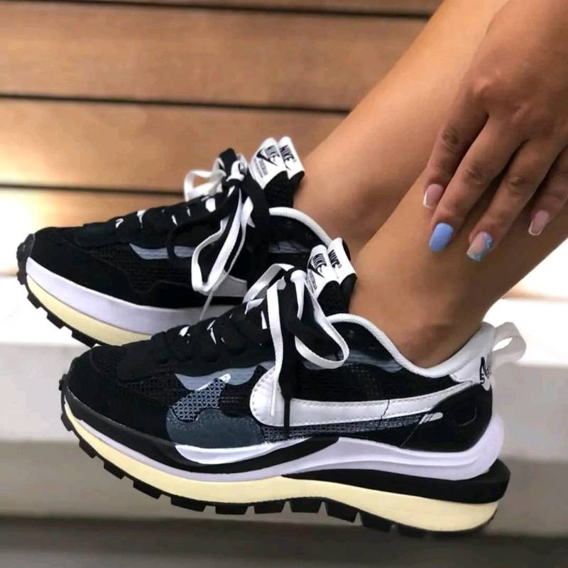 Nike sacai sales mujer