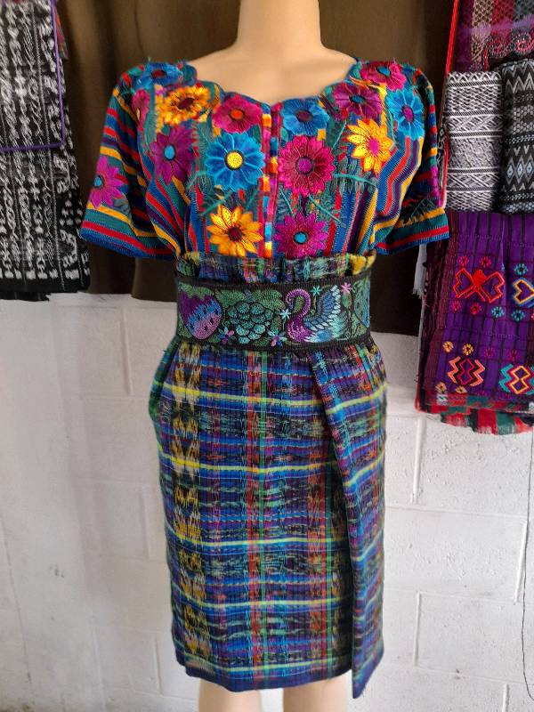 Precios de trajes hotsell tipicos de guatemala