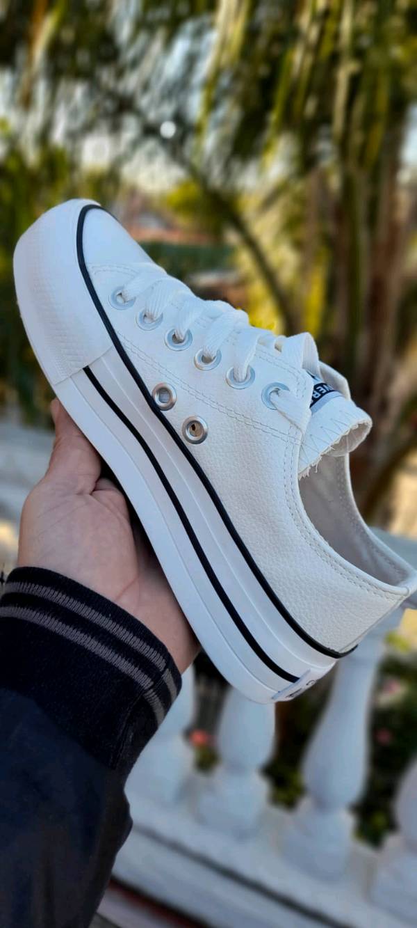 converse de cuero mujer