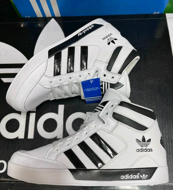 Adidas por sales mayor