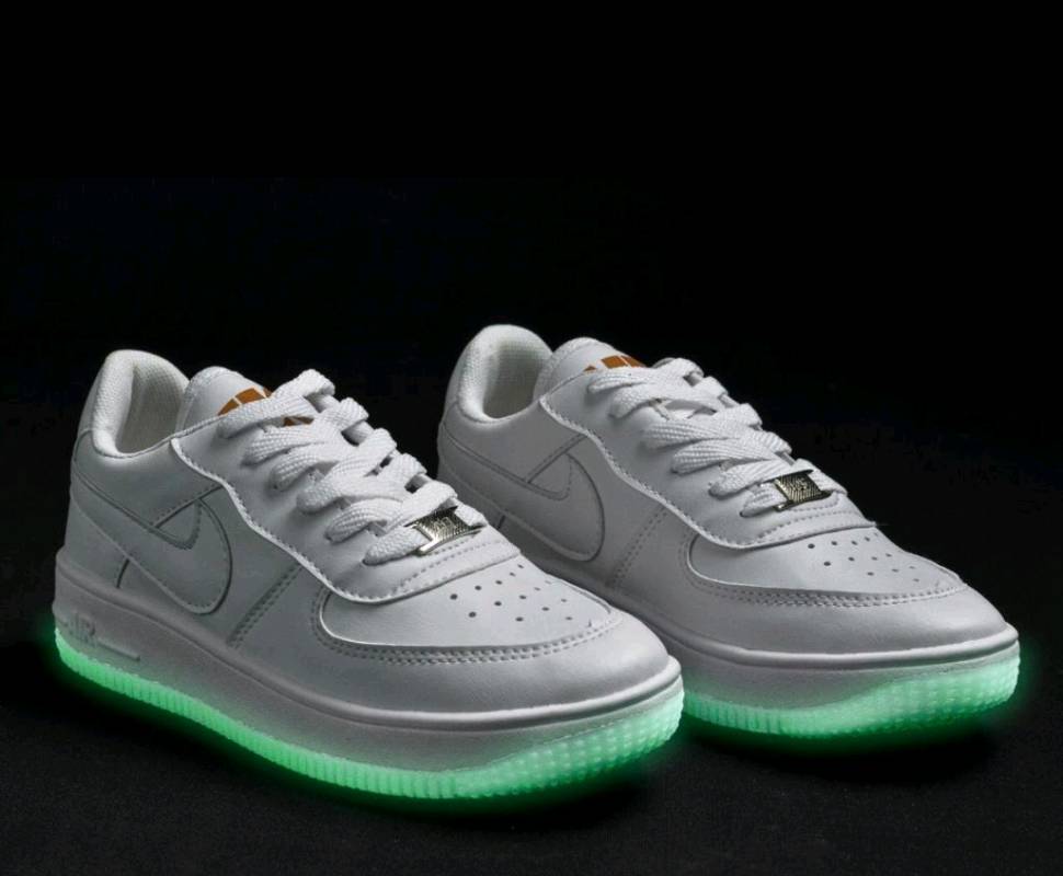 Nike brillan en la oscuridad 34 al 39 en Cordoba