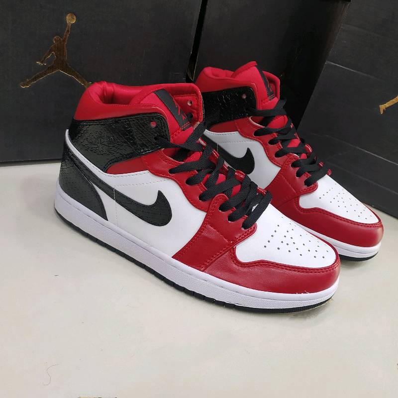 Jordan rojos con blanco on sale