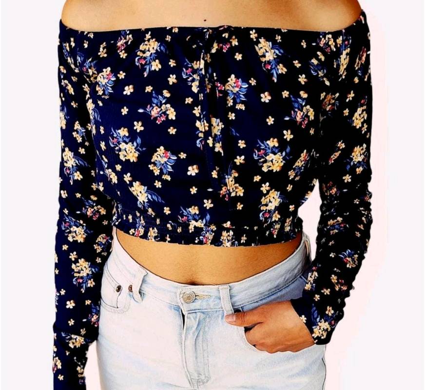 Blusa escotada sales en los hombros