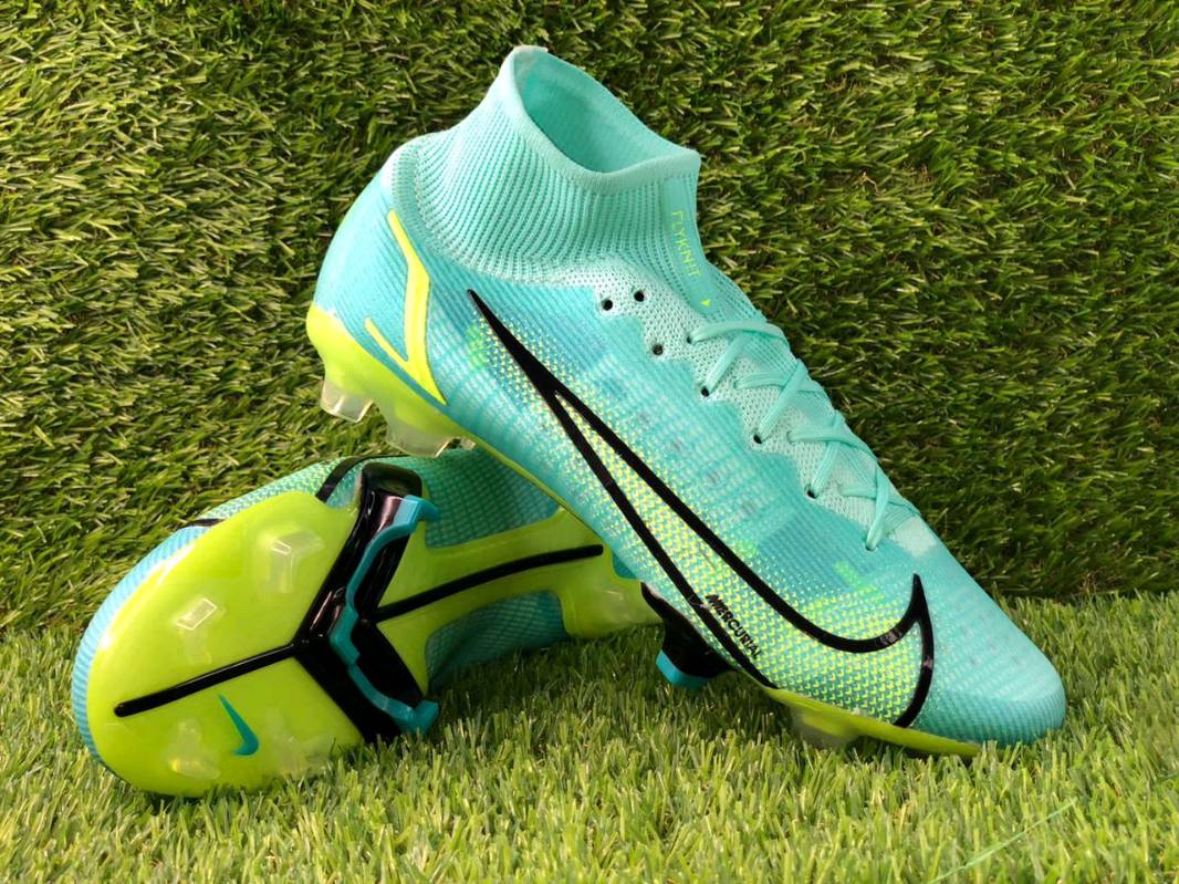 Guayos nike hot sale en bota