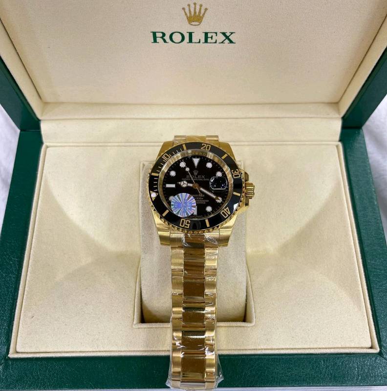Rolex dorado fondo negro