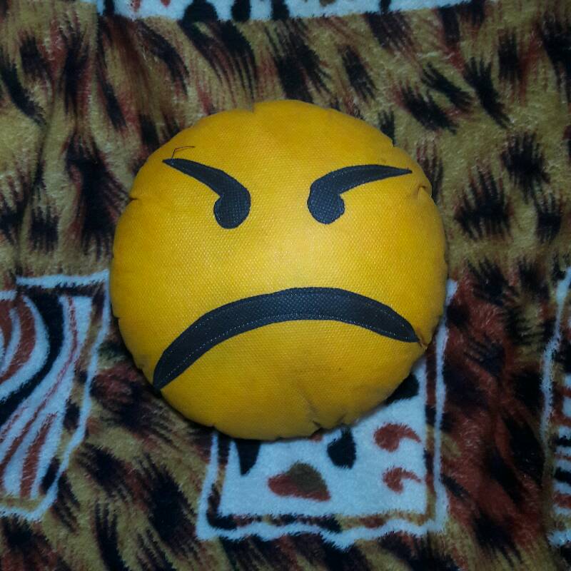 Almohadon emoji sales