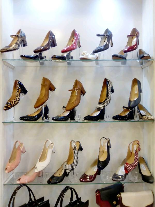 Zapatillas en piel para dama
