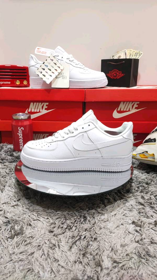NIKE AIR FORCE ONE 1.1 INCLUYE TULA NIKE OFICIAL 36 al 44 Euro