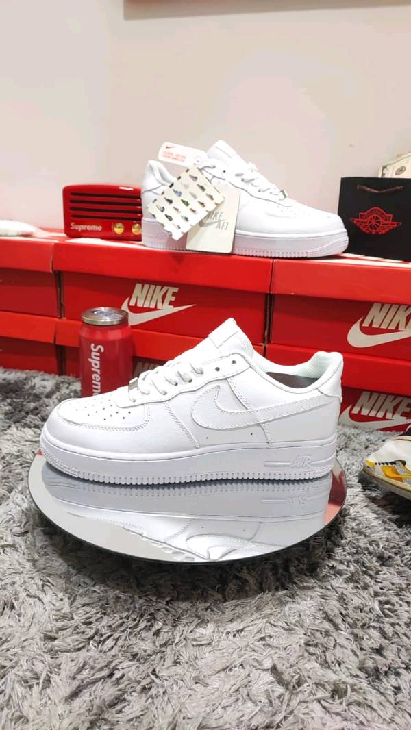 NIKE AIR FORCE ONE 1.1 INCLUYE TULA NIKE OFICIAL 36 al 44 Euro en