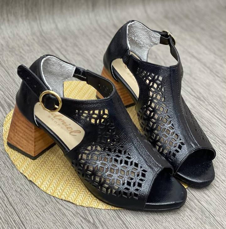 Tacones en cuero