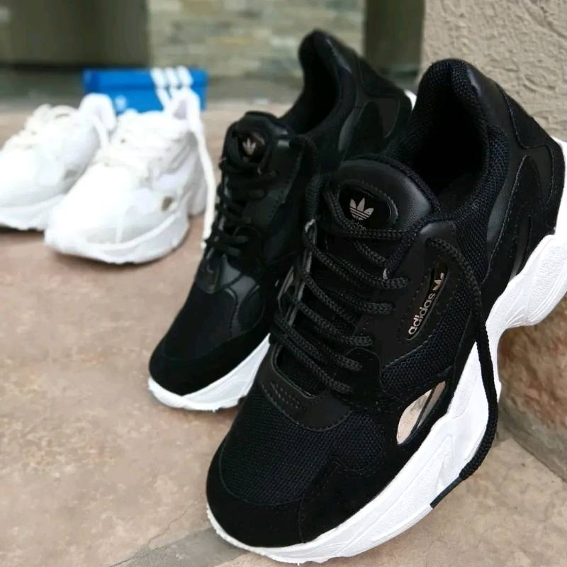 Adidas Falc n en lomas de zamora