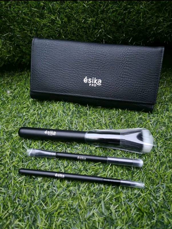Esika brochas discount
