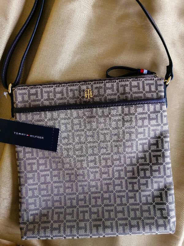 Mensajera tommy hilfiger store