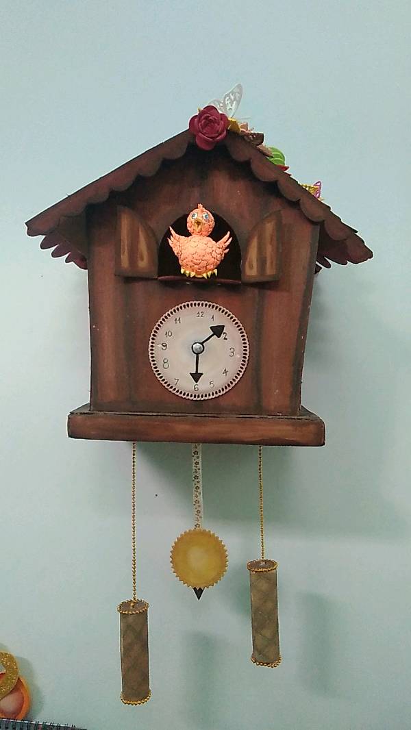 Reloj cuco de goma eva en Sipe Sipe