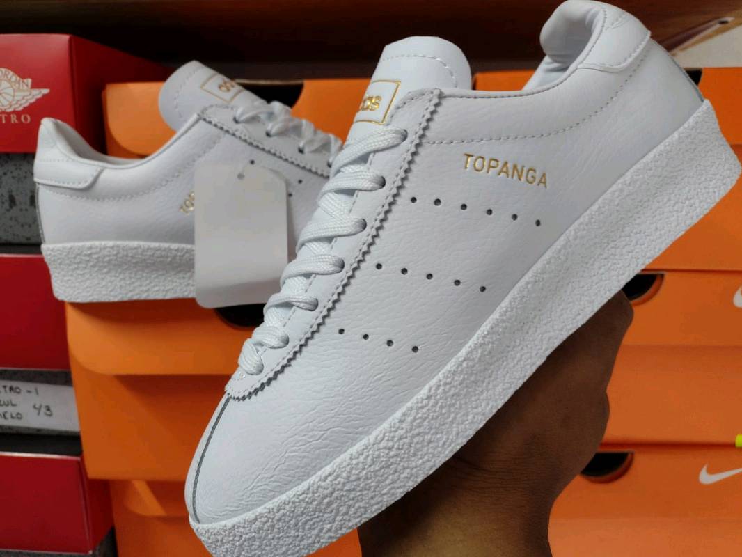 Adidas store topanga gris