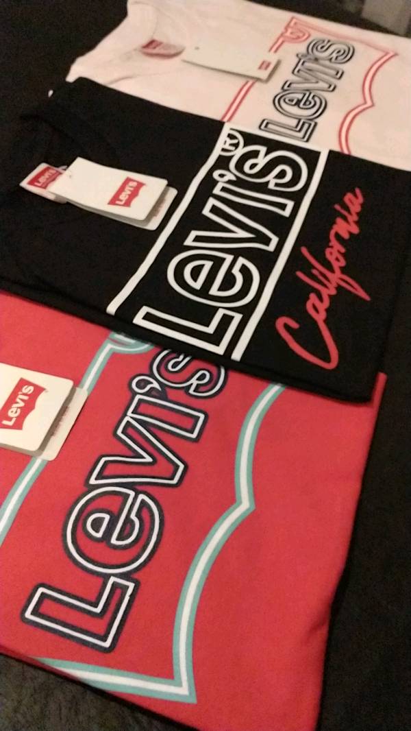 Remera Levi s en Bernardo Larroude
