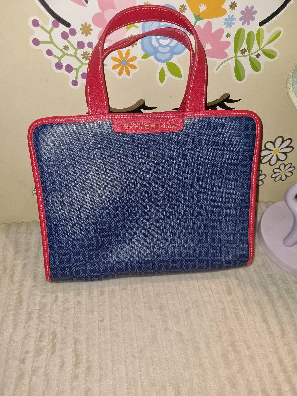 Cosmetiquera tommy hilfiger precio discount