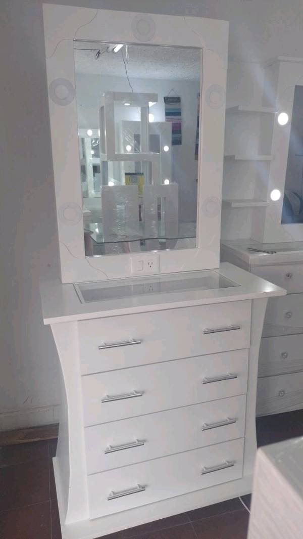 Tocador cajonera curva en Cali