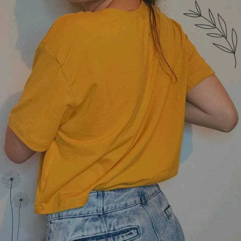 Blusa mostaza con 2025 jeans