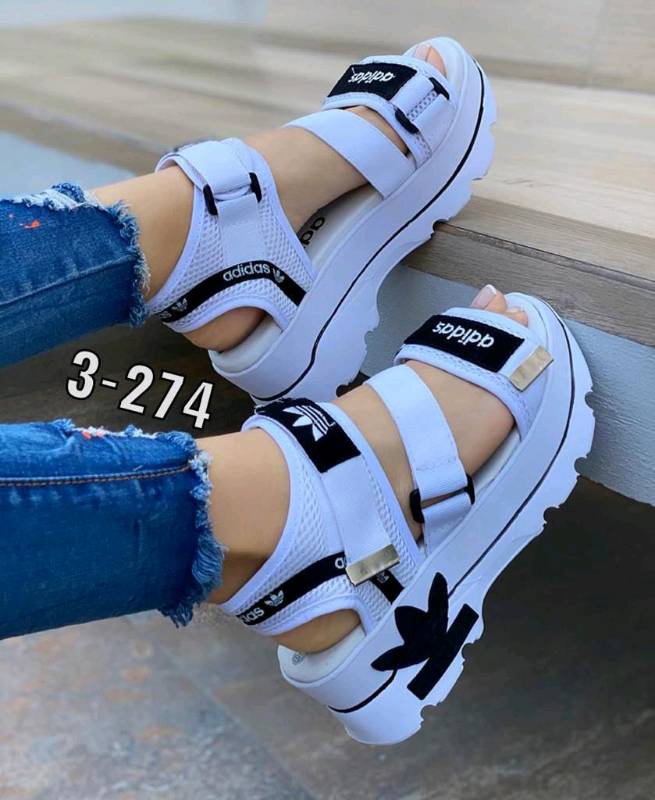 Sandalias Adidas en San Jose