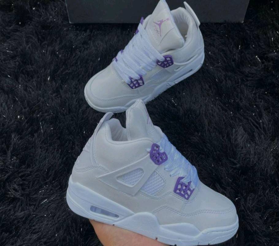 Retro 4 sale blancas con morado