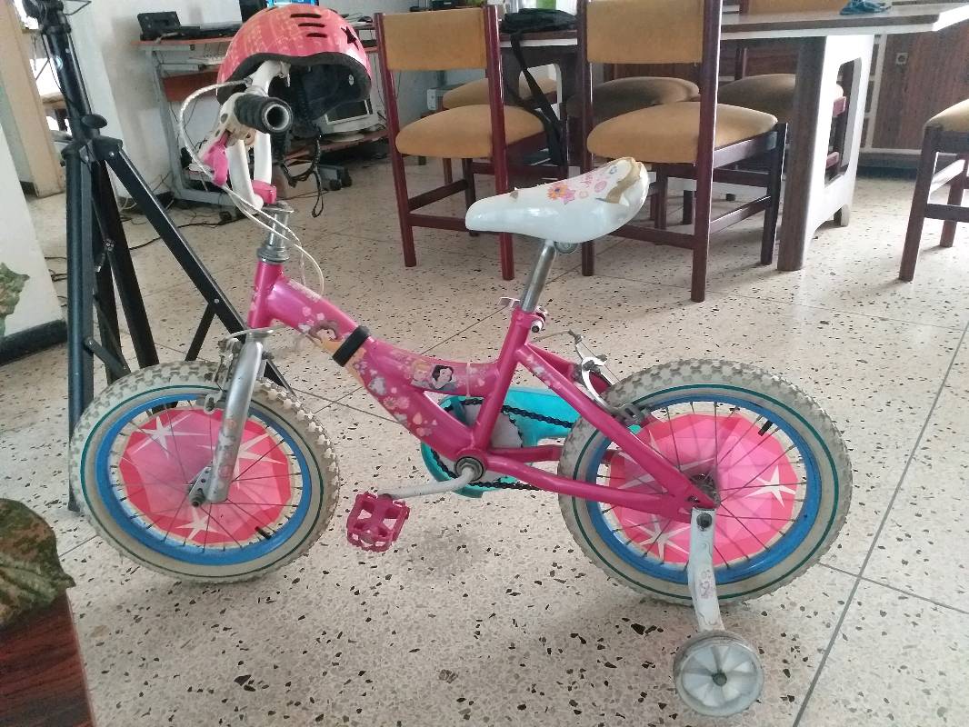 BICICLETA BARBIE RIN 16 Y CASCO