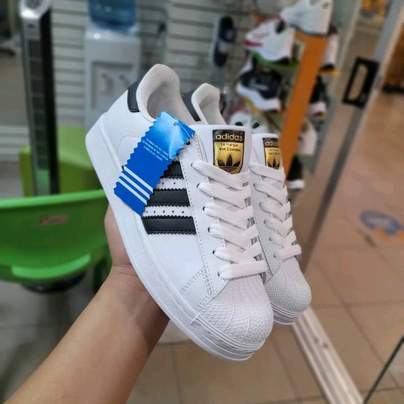 Zapatos conchas 2025 adidas
