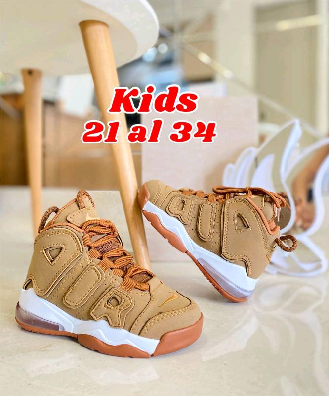 NIKE 3 LETRAS en C cuta