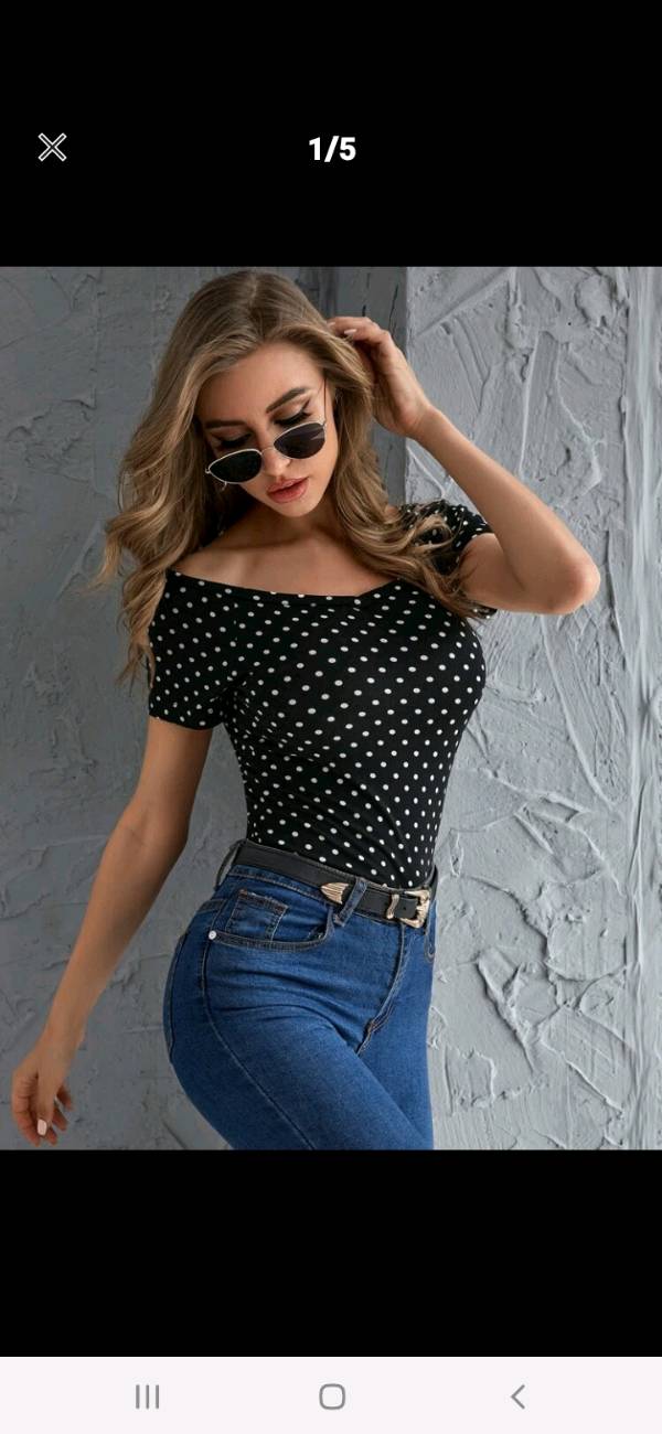 Blusa de pepas blancas y negras talla M en Barquesimeto