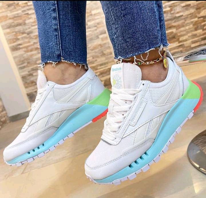 Zapatos reebok sales guayaquil ubicacion