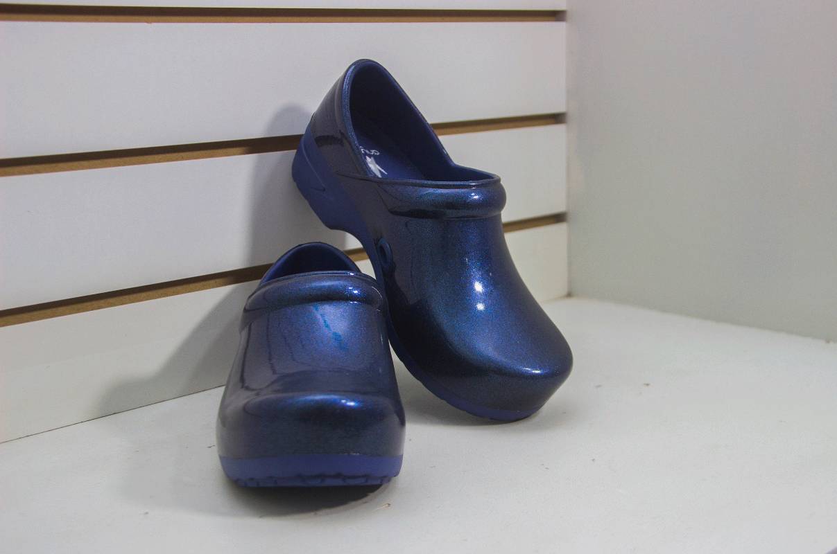 Zuecos Anywear en Tumbes