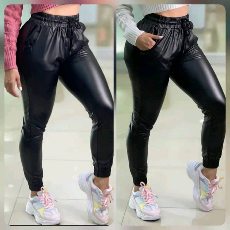 Jogger de cuerina