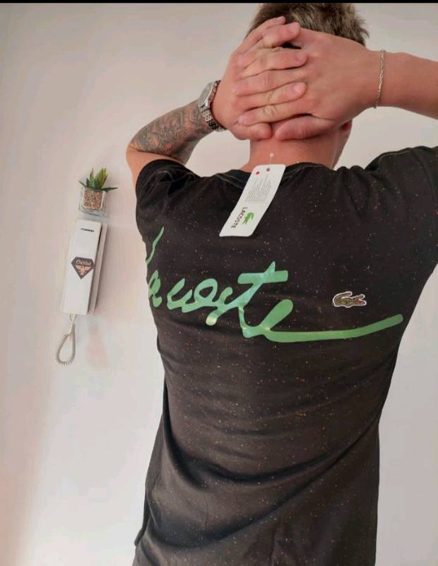 Remera hotsell lacoste negra