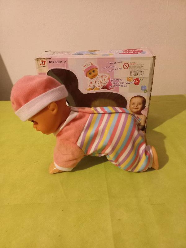 Muñeca que store gatea y llora