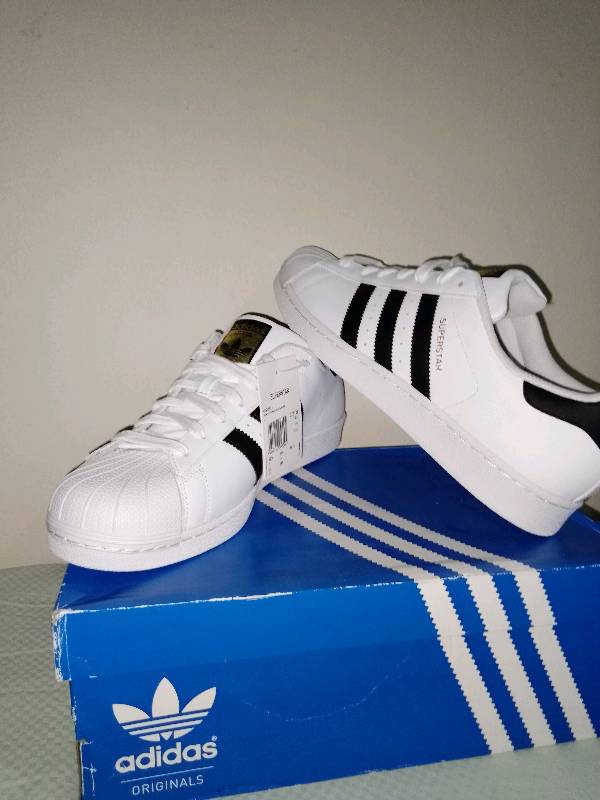 Venta de adidas online superstar en caracas