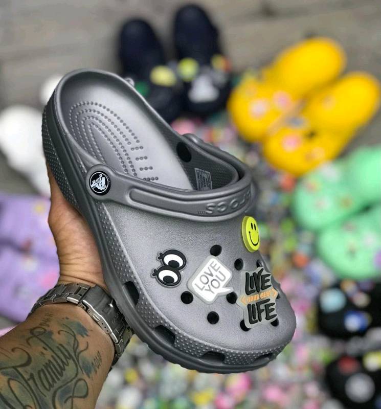 Precio crocs best sale de bad bunny