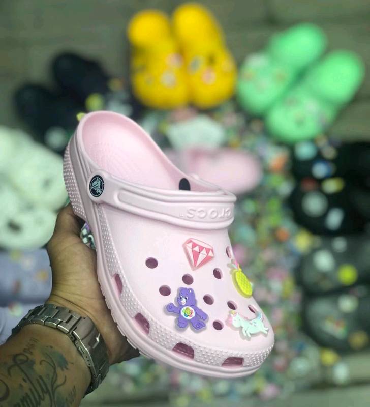 Precio crocs hotsell de bad bunny