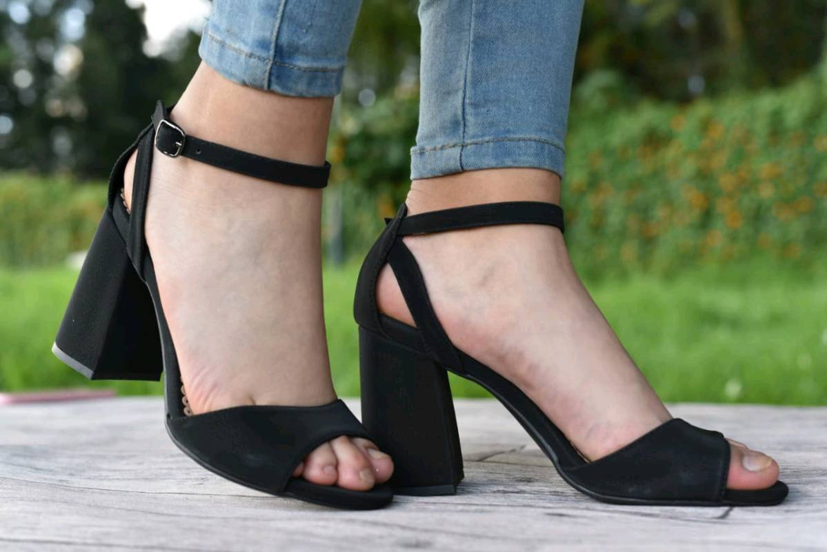 Zapatos negros hotsell de taco