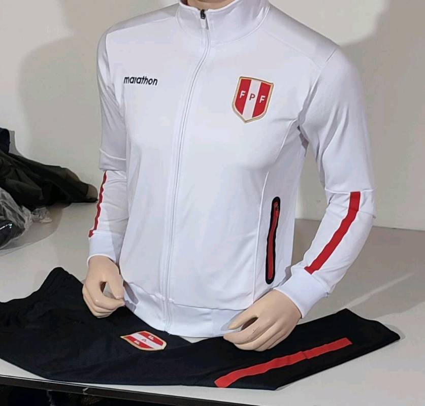Buzos de la selección peruana sales