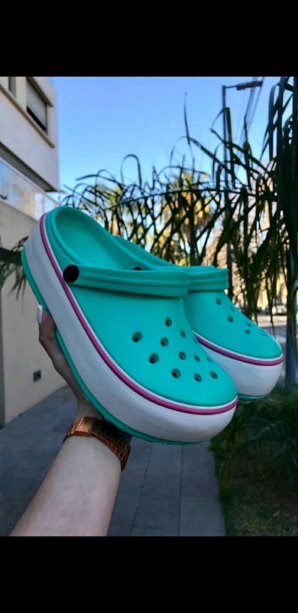 Crocs con sales plataforma verde agua