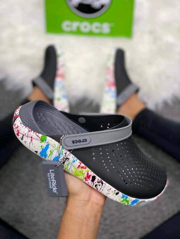 CROCS suela de colores