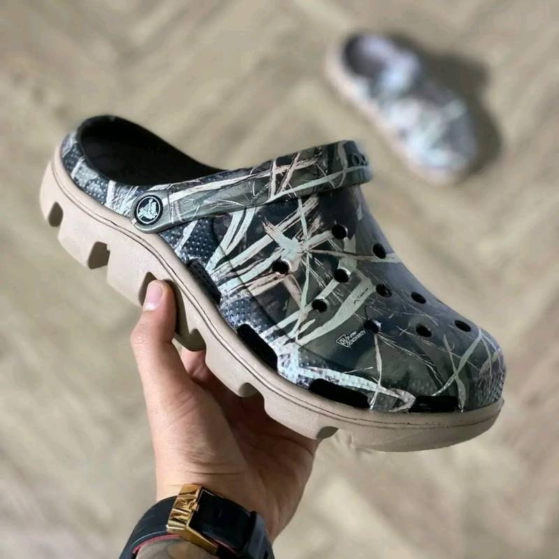 Crocs tractor precio deals